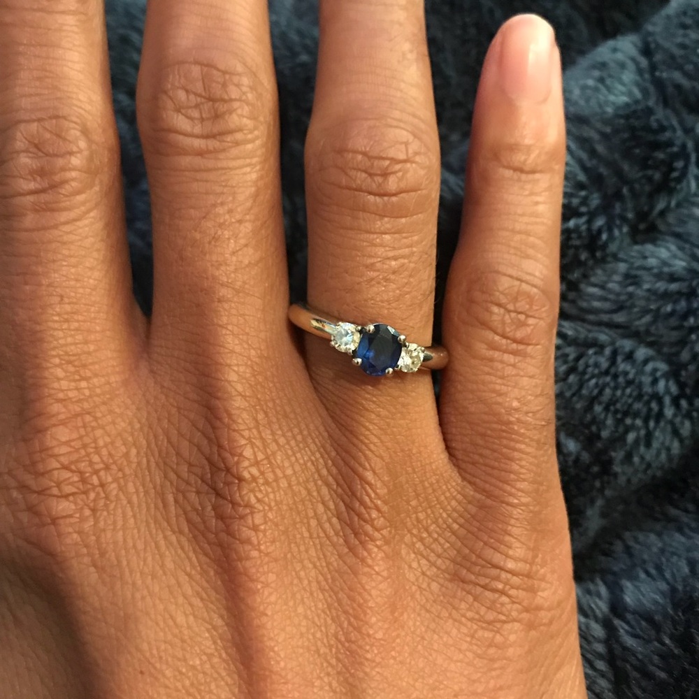 Beautiful Diamond and Blue Sapphire Ring
